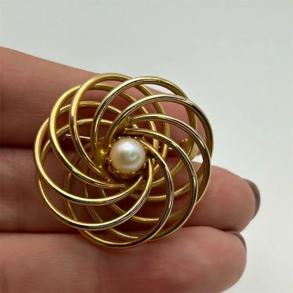 Vintage Round Swirl Textured Gold Tone Brooch with Genuine Pearl Classic Elegant